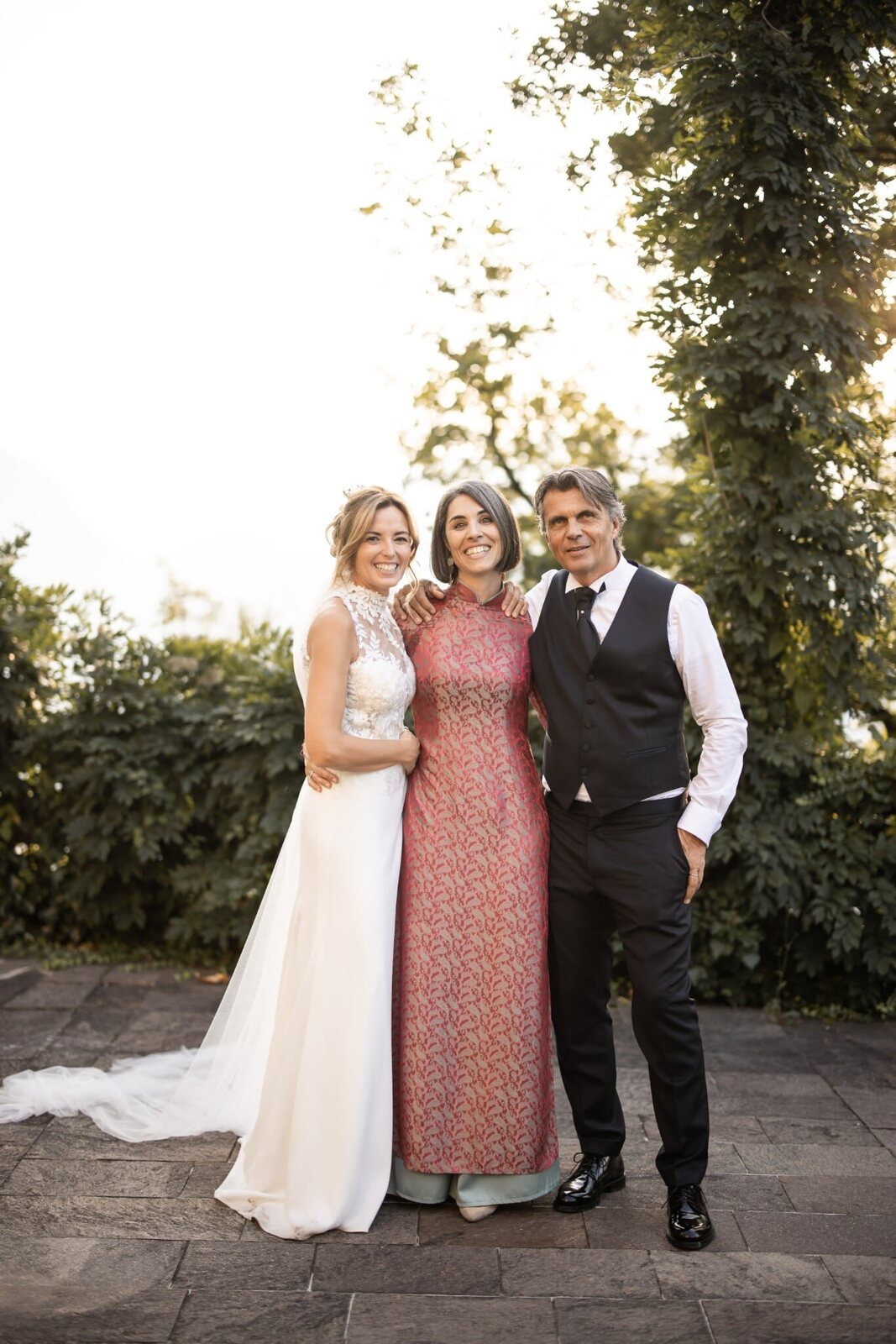Miriam insieme a Elisabetta ed Enrico nel giorno del loro matrimonio
