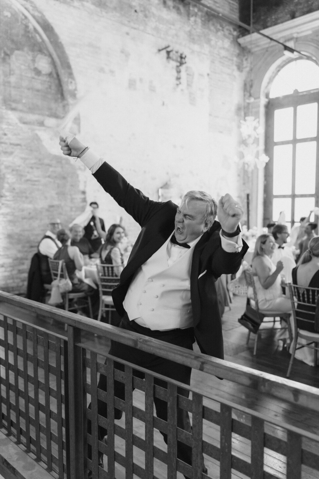La gioia degli invitati alla Glass Cathedral