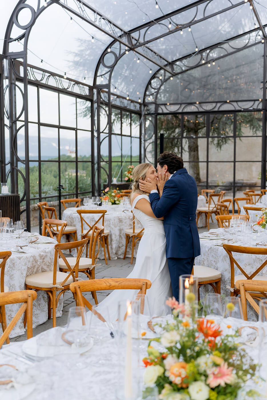 Martina e Victor si baciano nell’Orangerie