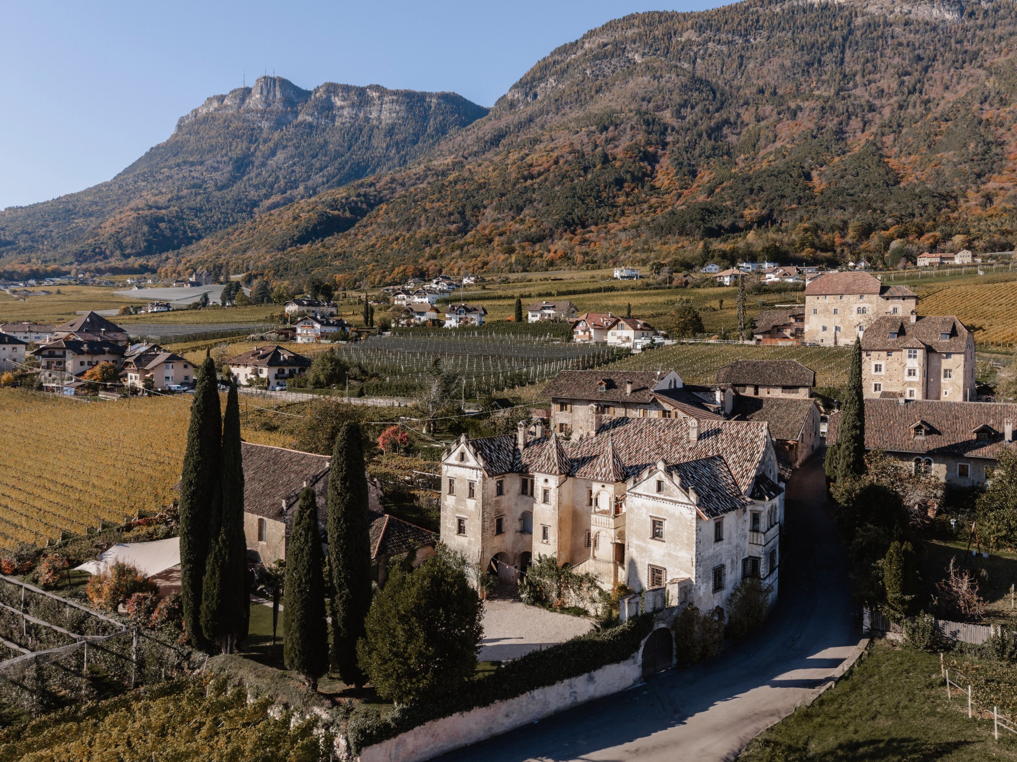 Ansitz Zinnenberg tra i colori autunnali dell’Alto Adige
