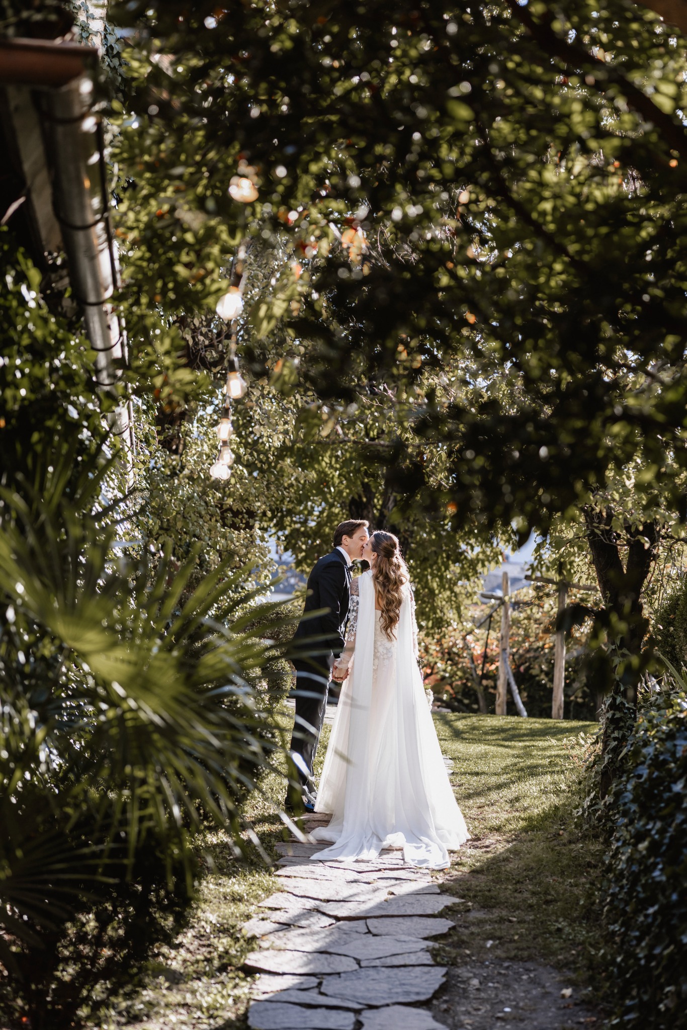 Sanela e Oliver nel giardino di Ansitz Zinnenberg