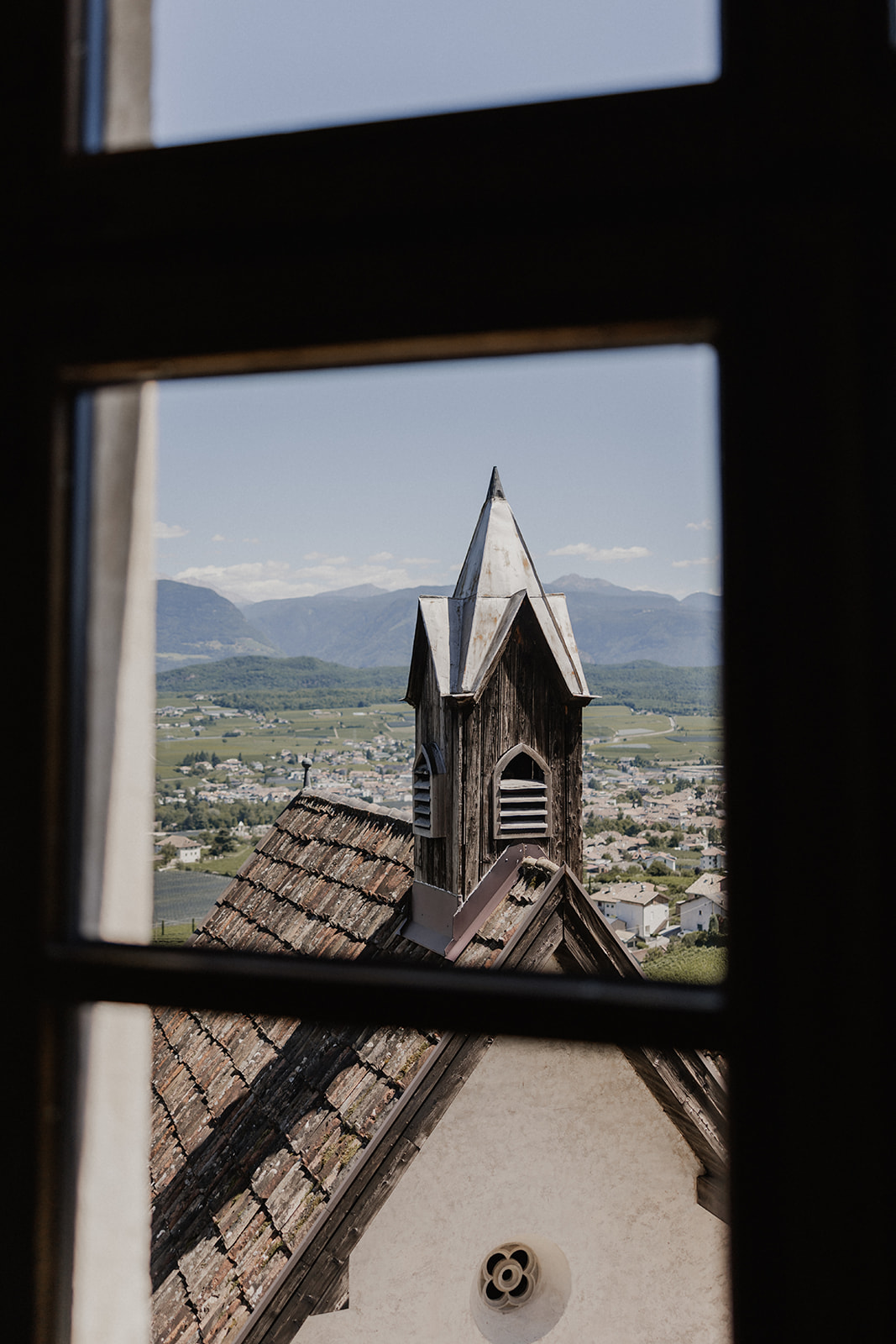La vista sul campanile e sulle montagne da Schloss Freudenstein